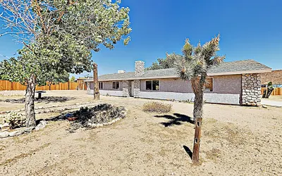 Rawhide Ranch - Walk To Pappy And Harriet's With Hot Tub! 3 Bedroom Home by RedAwning