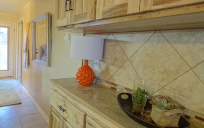 Poolside Queen Cabana with two queen beds, full kitchen and pool access overlooking Lake Ouachita. by RedAwning