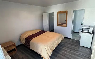 Green spot motel