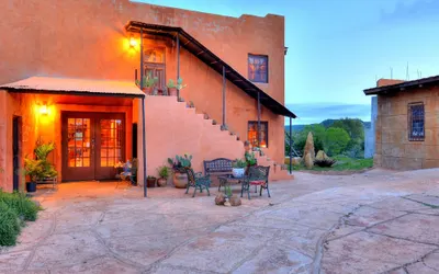 The Trois Estate at Enchanted Rock