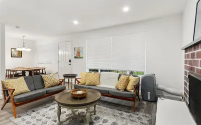 Beacon Hill Retro - Central Location