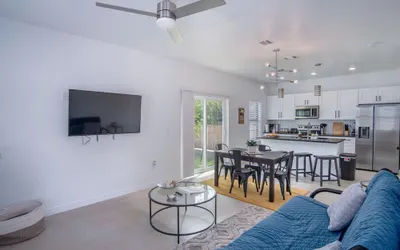 Brand NEW 4 Stylish 3BR Near Exciting Downtown