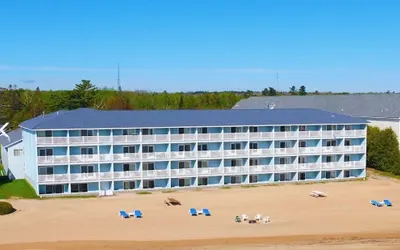Blue Water Beachfront Hotel & Waterpark