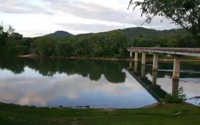 Anglers Riverfront Motel