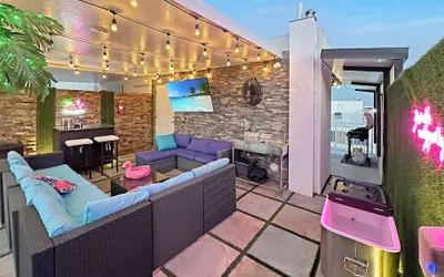 Experience Luna Sky! 65" TV Bar BBQ go FL Keys