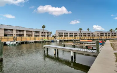 Fisherman Friend! - Coastal Condo - Views Await!