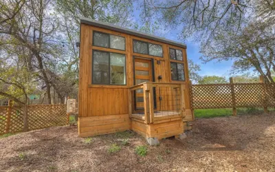 Selena-romantic Tiny Home-firepit