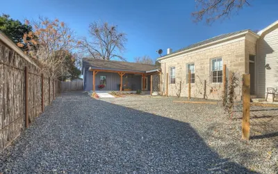 New! Luxurious Home With Wine Cellar & Firepit!