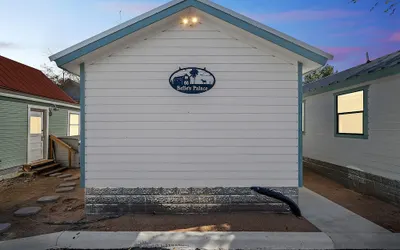 Stunning Cabin Right on Main St!