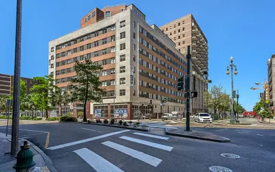 Elegant Studio Near French Quarter