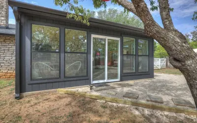 Eclectic Fun Haus With Hot Tub - 3 Min Drive to Main