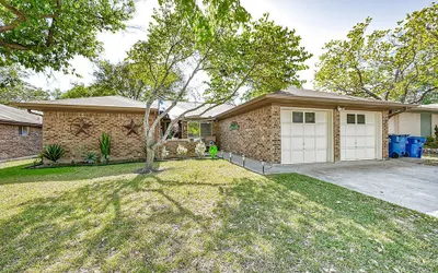 Kerrville Hidden Gem With Firepit and Grill - Great Location