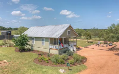 Vaughan W/hot Tub and Grill