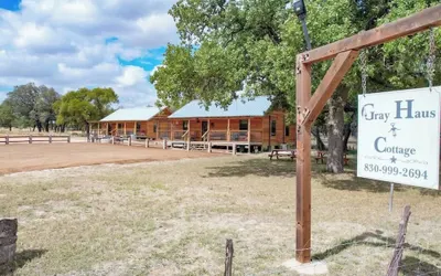 Rustic Cabin With Firepit and Grill - 10 Mins to Main St