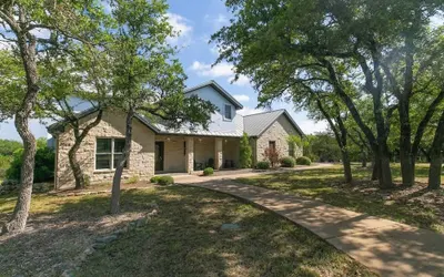 Spicewood Lodge W/pool, Hottub