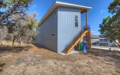 Stunning Lake Home With Pool-beach-gym-boat Access