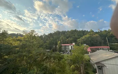 Timber Ridge Lodge - Walking Distance from Downtown Gatlinburg