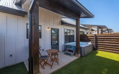 Ricky's Roost With Hot Tub