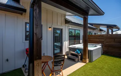 Fred's Joint With Hot Tub