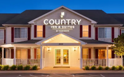 Country Inn & Suites by Radisson, Nevada, MO