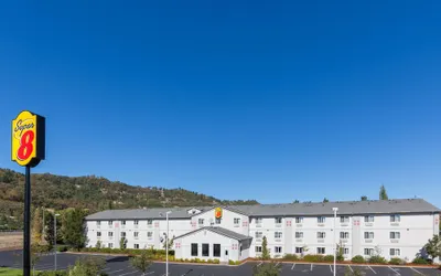 Super 8 by Wyndham Roseburg