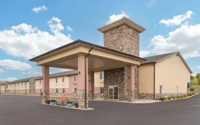 Quality Inn Newton at I-80