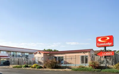 Econo Lodge Wall