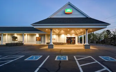 Courtyard By Marriott Cape Cod Hyannis