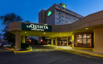 La Quinta Inn & Suites by Wyndham Secaucus Meadowlands