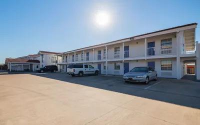 Motel 6 Grand Prairie, TX - Interstate 30