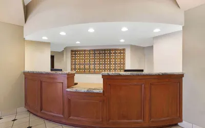La Quinta Inn & Suites by Wyndham New Haven