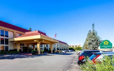 La Quinta Inn & Suites by Wyndham Oakland Airport Coliseum