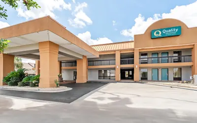 Quality Inn Calhoun North I-75