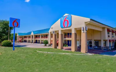 Motel 6 Arlington, TX