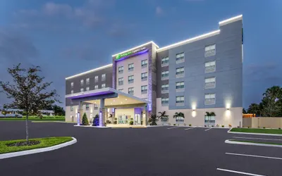 Holiday Inn Express & Suites Tampa Stadium – Airport Area, an IHG Hotel