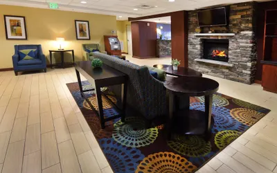 Holiday Inn Express & Suites Milford, an IHG Hotel