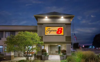 Super 8 by Wyndham Beloit