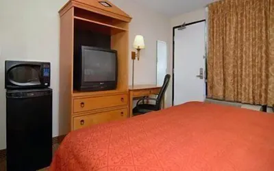 Travelodge by Wyndham North Charleston