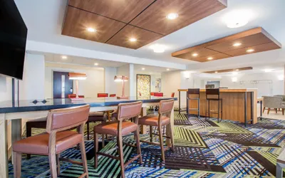 Holiday Inn Express and Suites Albany Airport- Wolf Road, an IHG Hotel