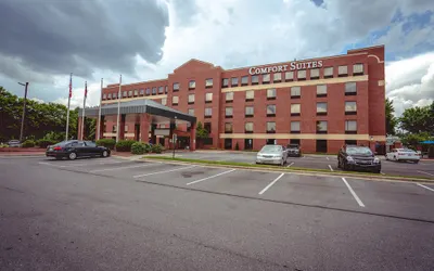 Comfort Suites Outlet Center