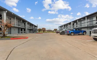 Days Inn & Suites by Wyndham Texas City