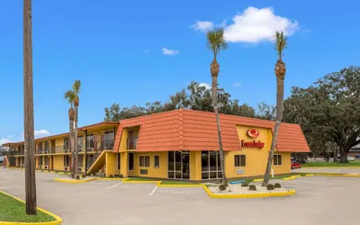 Econo Lodge Live Oak