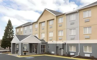 Dubuque Inn & Suites