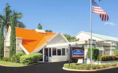 Howard Johnson by Wyndham Vero Beach / Downtown