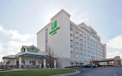 Holiday Inn and Suites Overland Park West, an IHG Hotel