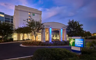 Holiday Inn Express & Suites Charleston Dwtn - Westedge, an IHG Hotel