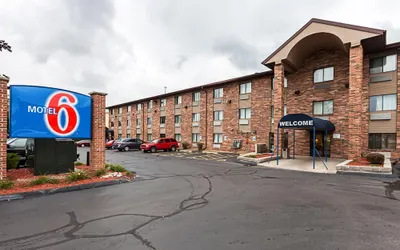 Motel 6 Milwaukee, WI - Glendale