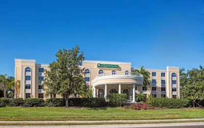 La Quinta Inn & Suites by Wyndham Sarasota Downtown