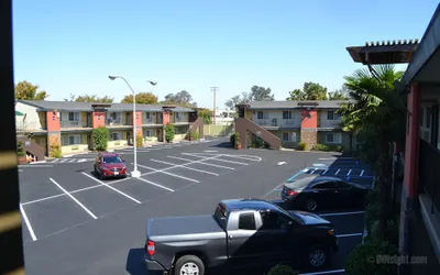 Days Inn & Suites by Wyndham Lodi