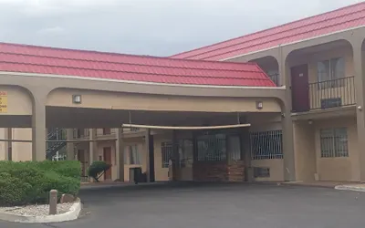 Tree Inn & Suites Albuquerque.